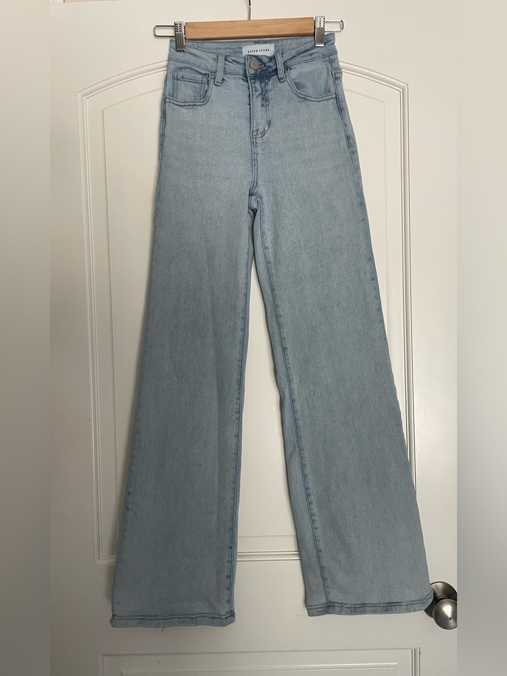 Risen Wide-Leg Jeans Women’s High Rise Light Blue Wash Button 5-Pocket 24